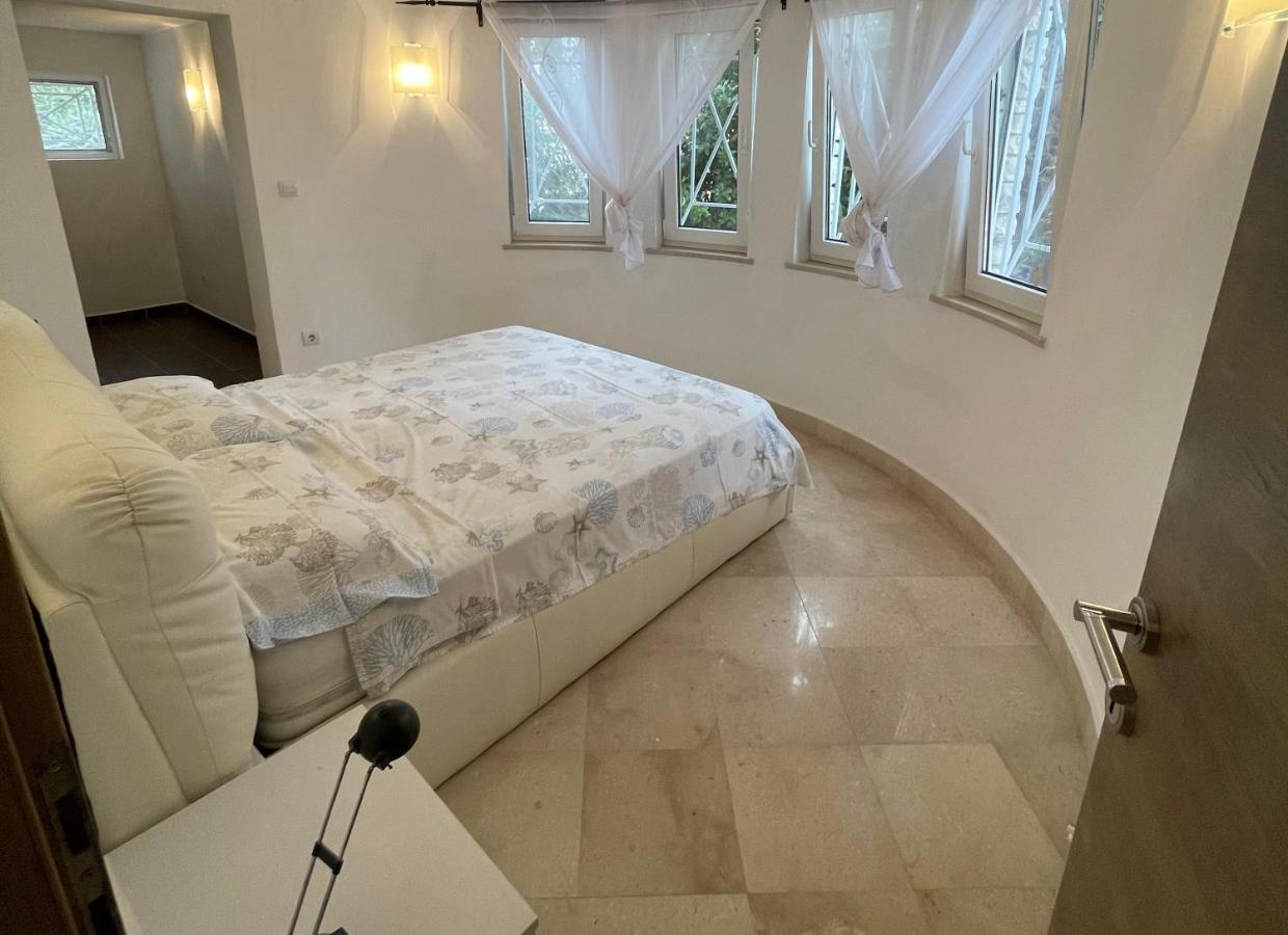 Villa Cube Premantura Bagian luar foto