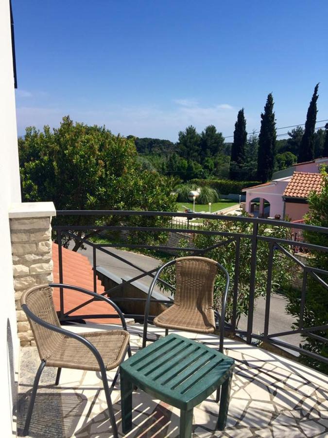 Villa Cube Premantura Bagian luar foto