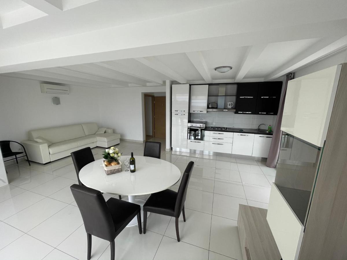 Villa Cube Premantura Bagian luar foto