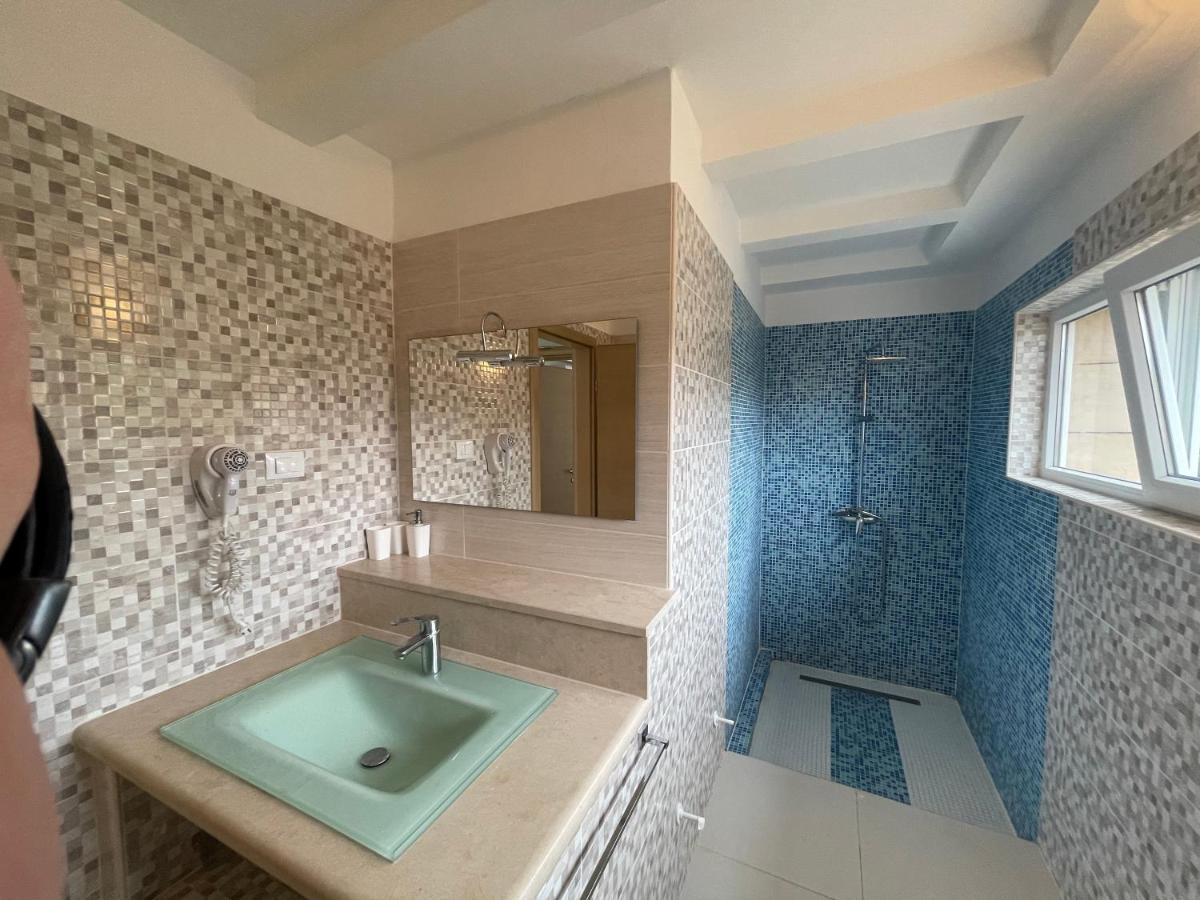 Villa Cube Premantura Bagian luar foto